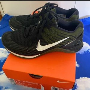 Women’s Nike Metcon DSX flyknit